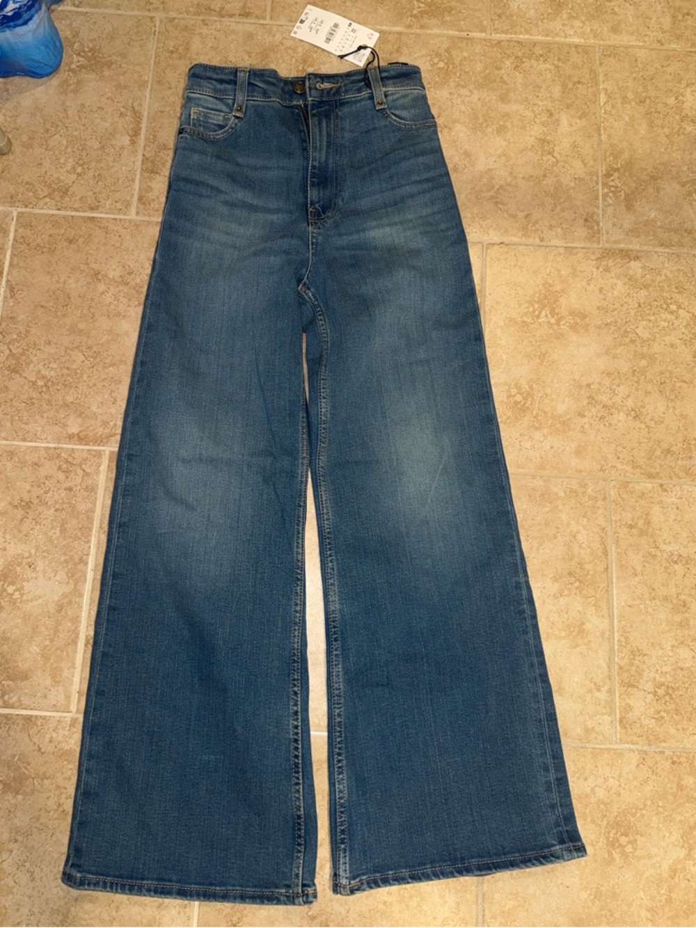 Zara Wide-Leg High-Rise Jeans in Medium Blue